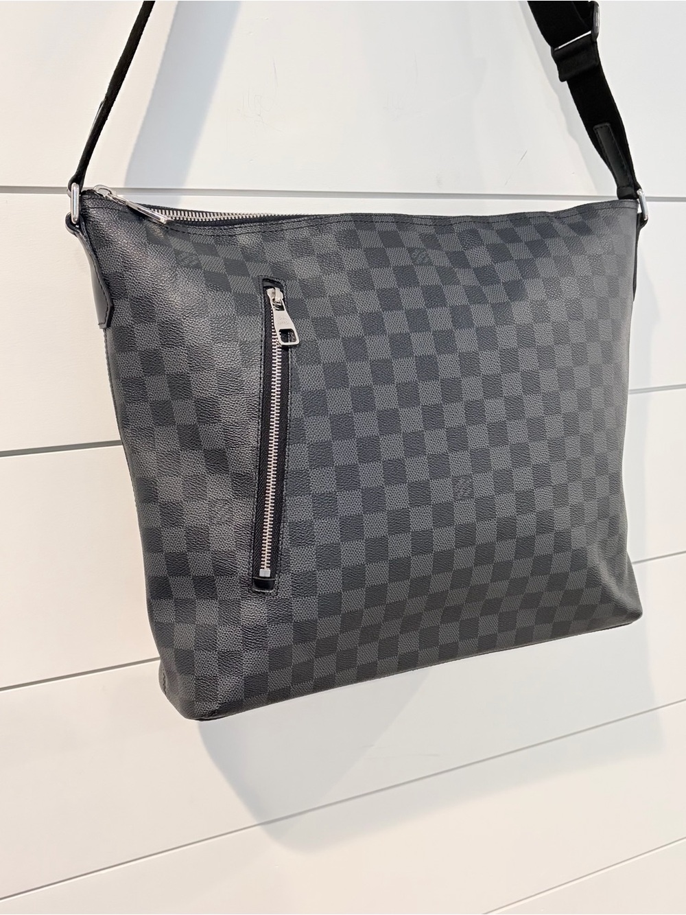 Louis Vuitton Mick GM Messenger Bag Damier Graphite Canvas Luxe Travel Crossbody - Picture 4 of 16